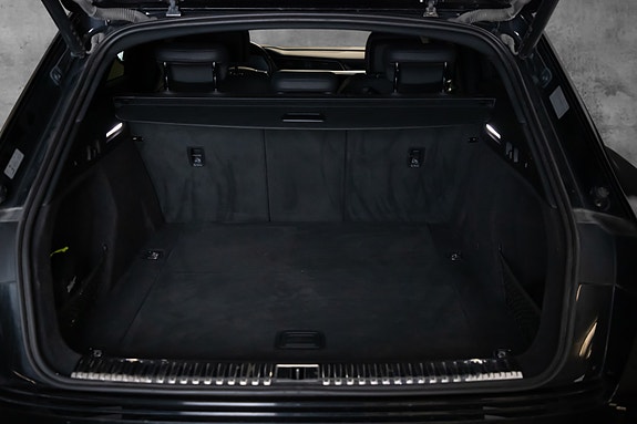 Audi e-tron 12 of 23