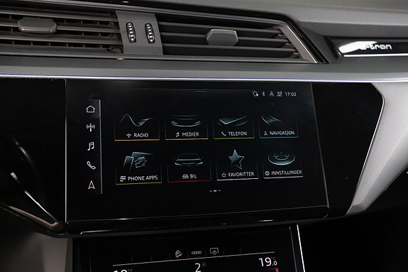 Audi e-tron 18 of 23