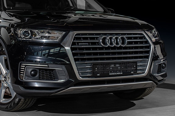 Audi Q7 2 of 30