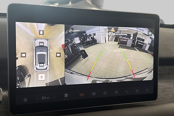 Avansert 360-kamera og parkeringssystem med klare veiledningslinjer.