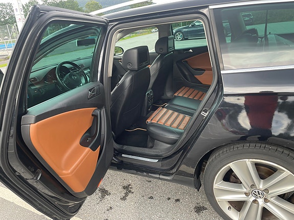 Volkswagen Passat 12 of 30