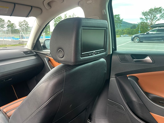 Volkswagen Passat 18 of 30
