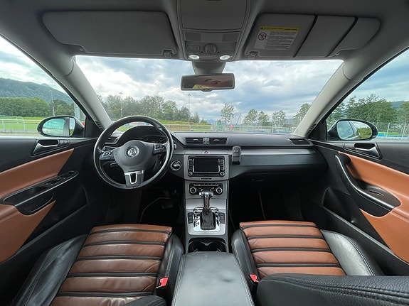 Volkswagen Passat 17 of 30