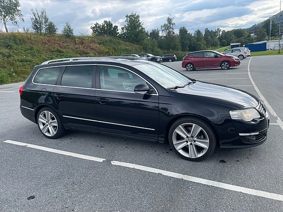 Volkswagen Passat 4 of 30