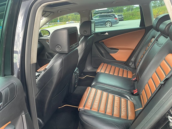 Volkswagen Passat 13 of 30