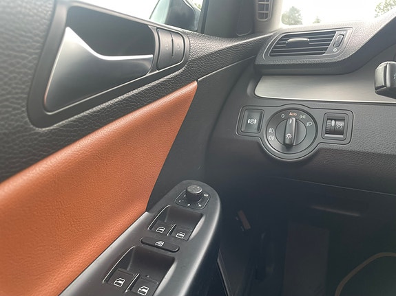 Volkswagen Passat 25 of 30