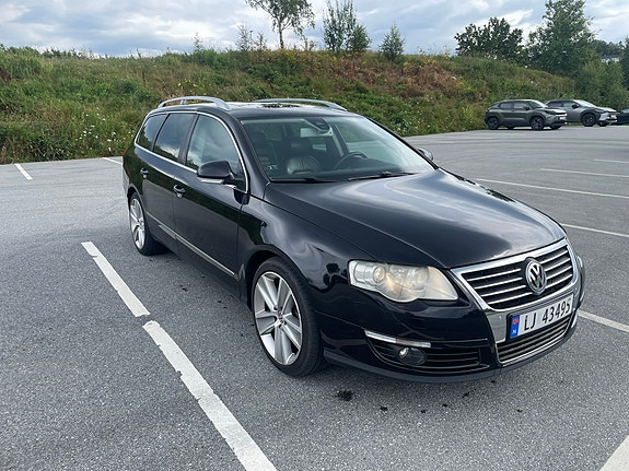 Volkswagen Passat 3 of 30