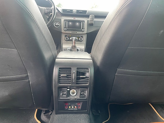 Volkswagen Passat 15 of 30