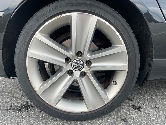 Volkswagen Passat 10 of 30