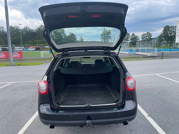 Volkswagen Passat 7 of 30