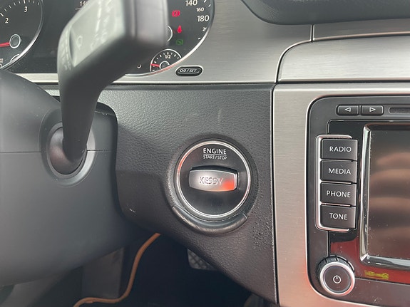 Volkswagen Passat 20 of 30