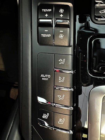 Porsche Cayenne S 16 of 30