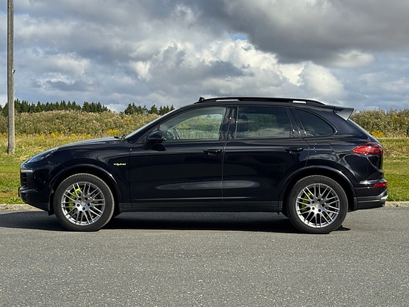 Porsche Cayenne S 6 of 30