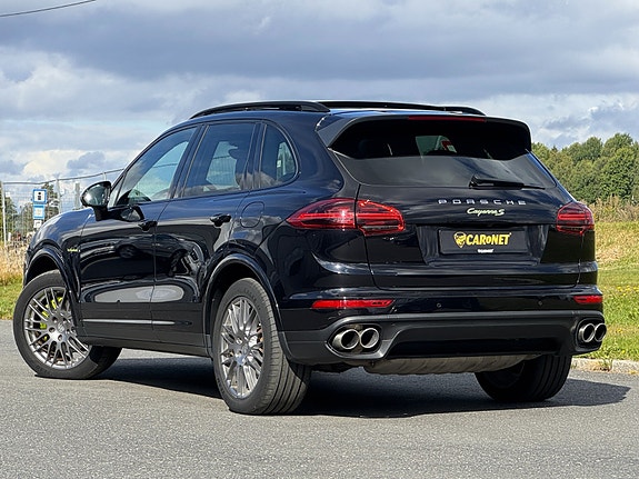 Porsche Cayenne S 7 of 30