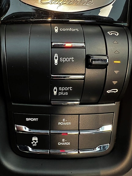 Porsche Cayenne S 15 of 30