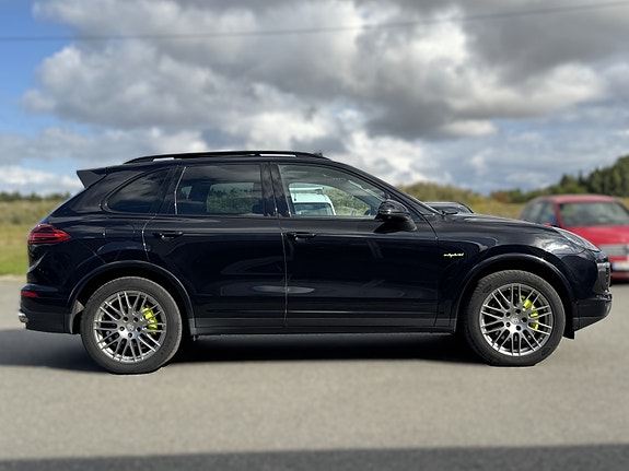 Porsche Cayenne S 11 of 30