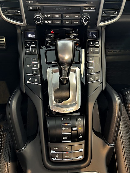 Porsche Cayenne S 12 of 30