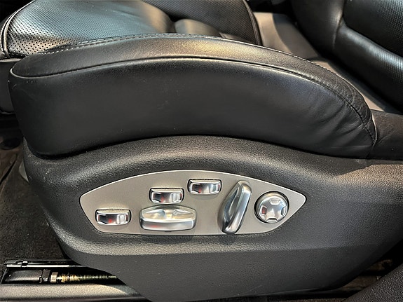 Porsche Cayenne S 13 of 30