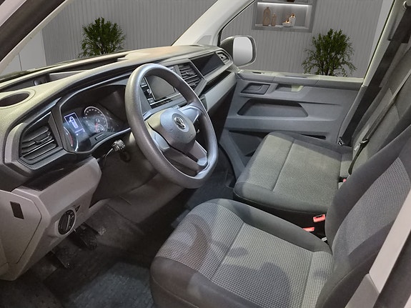 Volkswagen Transporter 12 of 27