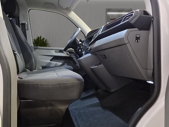 Volkswagen Transporter 13 of 27
