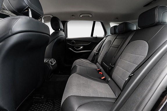 Mercedes-Benz C350 24 of 30