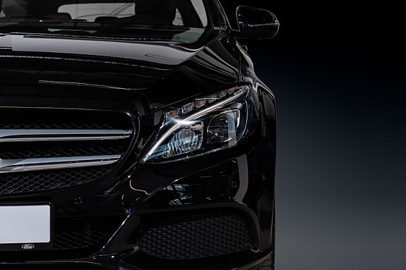 Mercedes-Benz C350 4 of 30