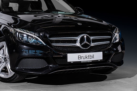 Mercedes-Benz C350 2 of 30