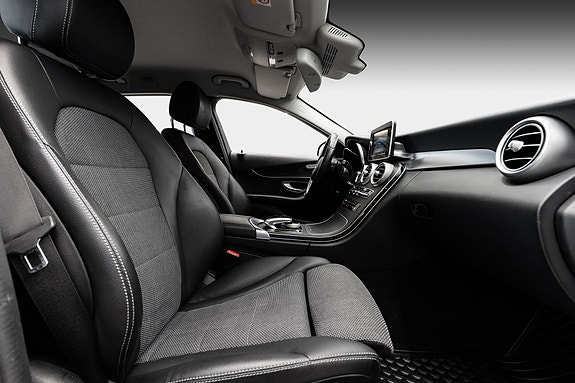Mercedes-Benz C350 27 of 30