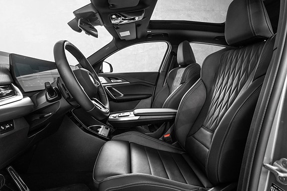 BMW iX2 2 of 30