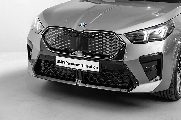 BMW iX2 5 of 30