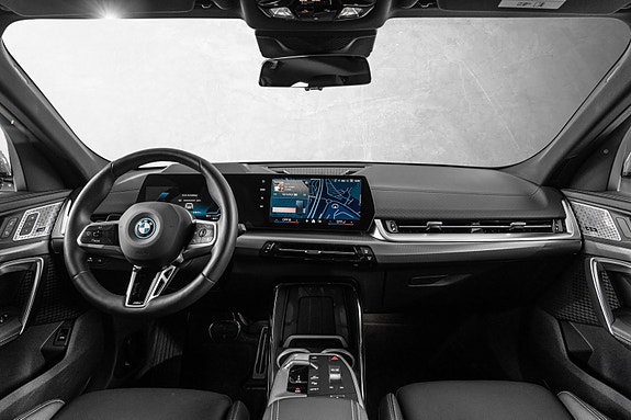 BMW iX2 16 of 30