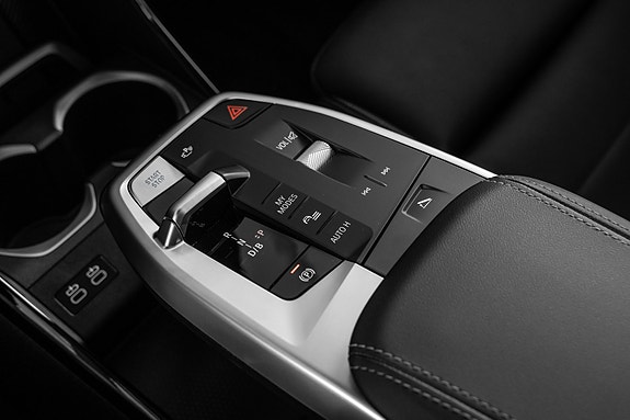 BMW iX2 12 of 30