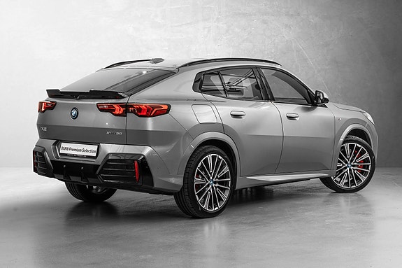 BMW iX2 3 of 30