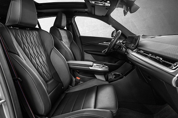 BMW iX2 28 of 30