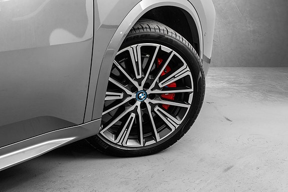 BMW iX2 10 of 30