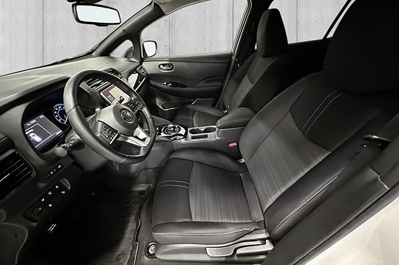 Nissan Leaf 9 of 16