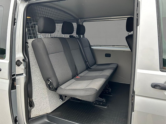 Volkswagen Kombi 11 of 22