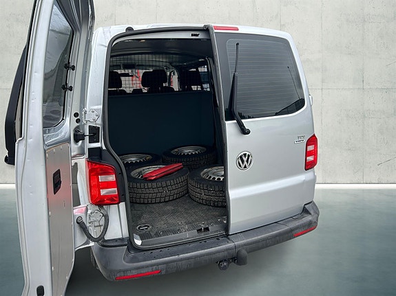 Volkswagen Kombi 9 of 22