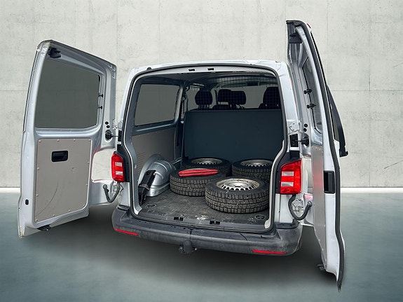 Volkswagen Kombi 10 of 22