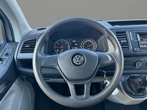 Volkswagen Kombi 17 of 22