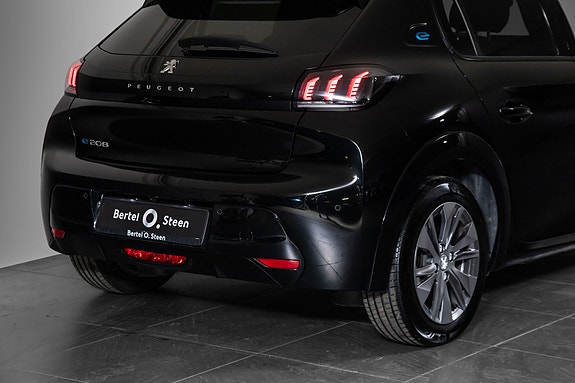 Peugeot e-208 8 of 20