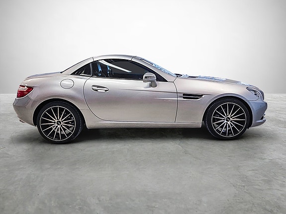 Mercedes-Benz SLK200 8 of 25