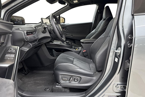 Toyota C-HR+ 16 of 25
