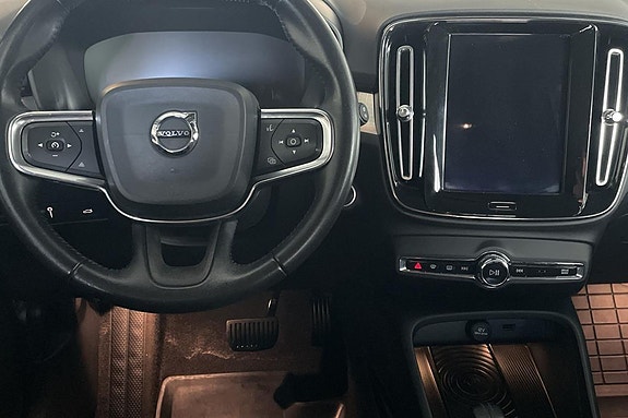 Volvo XC40 10 of 23