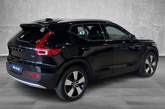 Volvo XC40 5 of 23