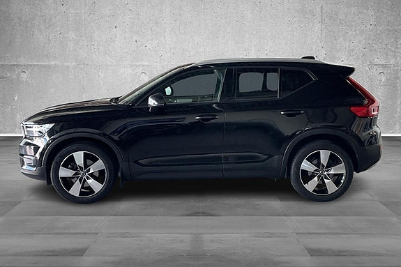 Volvo XC40 3 of 23