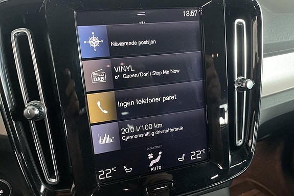 Volvo XC40 14 of 23