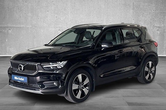 Volvo XC40 2 of 23