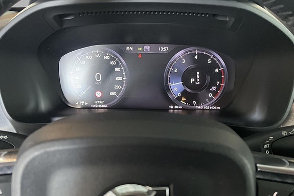 Volvo XC40 12 of 23