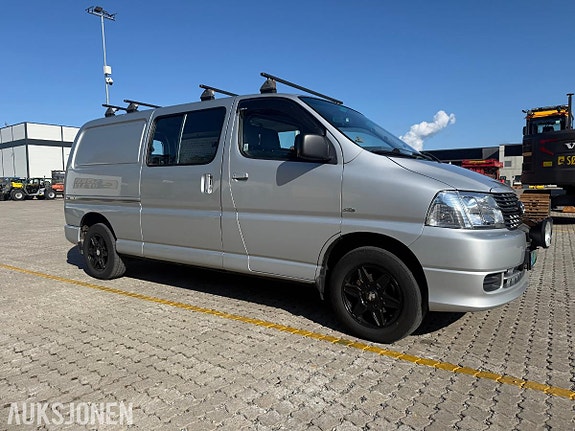 Toyota HiAce 2 of 30